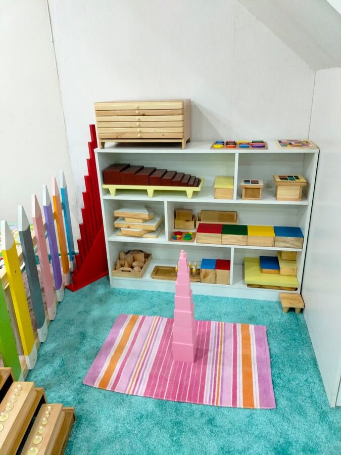 Sensorial materials shelf with the pink tower at 3 to 7 Montessori